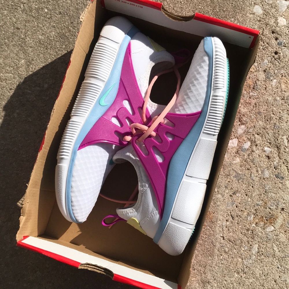 Women’s Nike ACALME